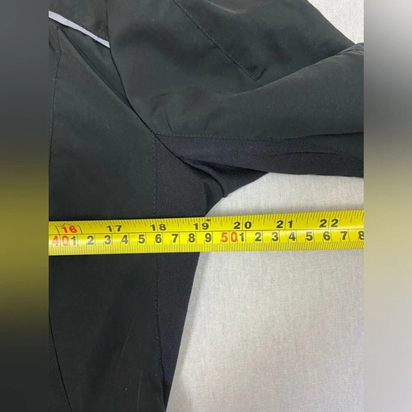 RUNNING ROOM WOMEN'S BLACK REFLECTIVE RUNNING CYCLING JACKET SZ M - Picture 10 of 12